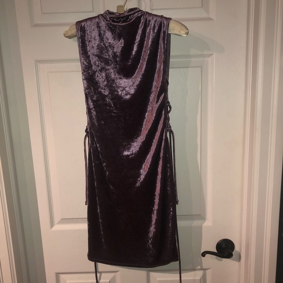 Shiny Velvet Dress | Purple - Mauve - Light Plum | Tie-Up Side Slit | High-Neck - Picture 6 of 6